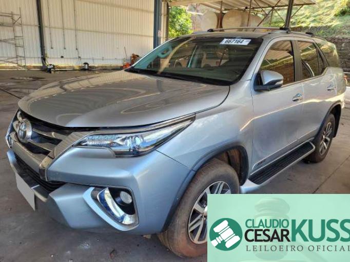 TOYOTA HILUX SW4 16/16